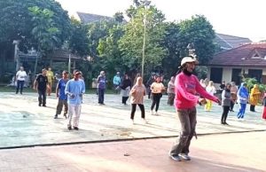 Senam Pagi Bersama, Kebersamaan dan Kesehatan Jadi Prioritas Warga RW 13 Galaksi Pekayon Bekasi