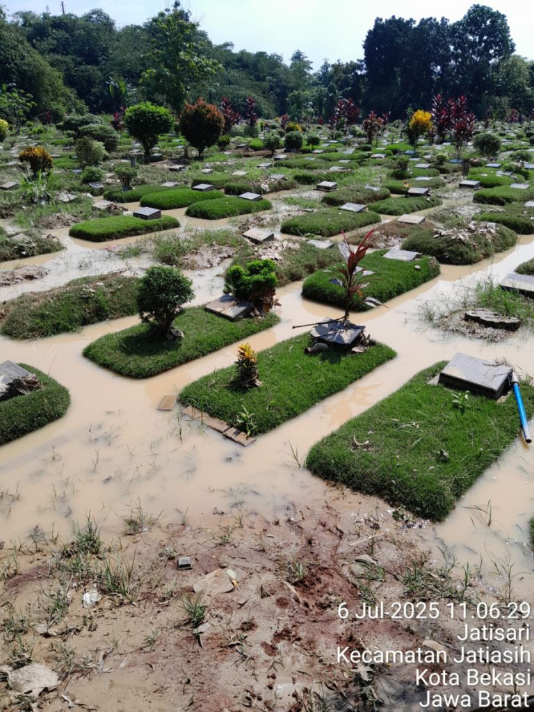 Banjir di Bekasi: TPU Jatisari dan Jalan Raya Jatiwaringin Terendam