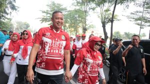 Walikota Bekasi Bersama Ribuan Warga Susuri Jejak Sejarah di Kota Bekasi Berjalan Kaki
