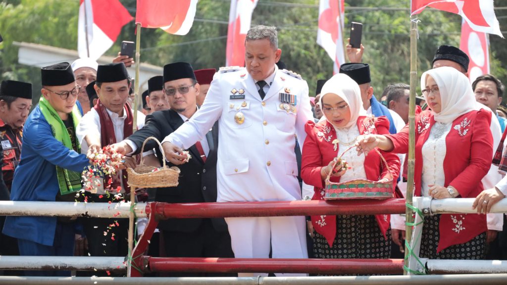 Wali Kota Bekasi Pimpin Tabur Bunga Tragedi Sasak Kapuk,Kunci Sasak Kapuk Dibuka Kembali Jadi Bagian dari Napak Tilas Perjuangan Rakyat Bekasi