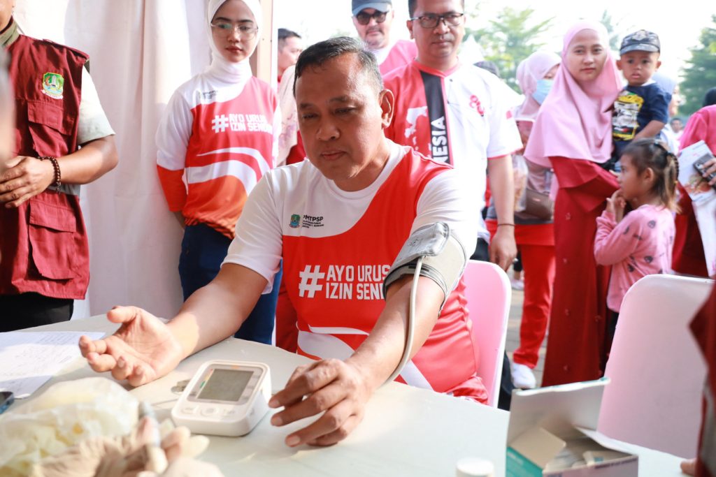 Wali Kota Bekasi, Tri Adhianto Apresiasi Kegiatan Roadshow MPP di Pasar Alam Vida