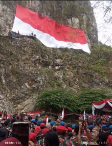 LMP Kibarkan Bendera Merah Putih Ukuran 800 Meter di Tebing Indiana Camp, Kobarkan Semangat Juang di HUT RI ke 80
